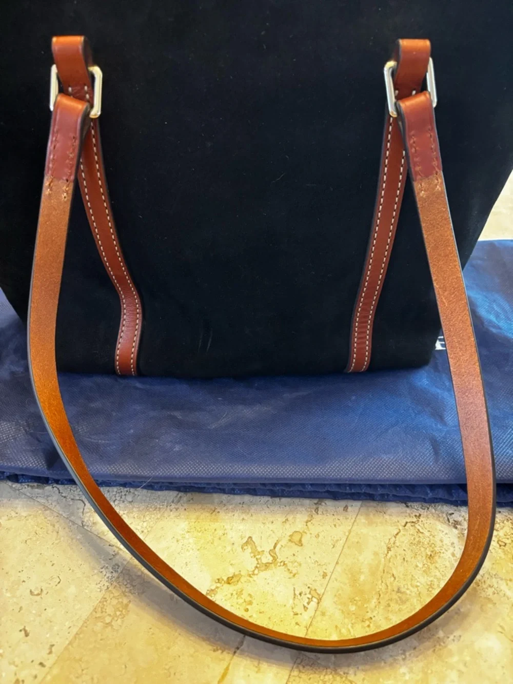Dooney & Bourke Black Suede Leather Trim Tote Bag Red Lining Large Shoulder Bag - Picture 13 of 16